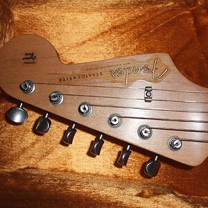 Headstock Front klein.jpg