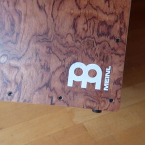 Cajon4SchlagplatteLogoDetailunten_zpsc2505783.jpg