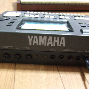 YamahaQY2.JPG