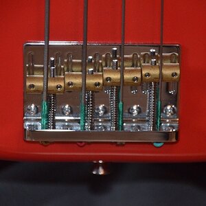 Squier_CV60_Bridge.jpg