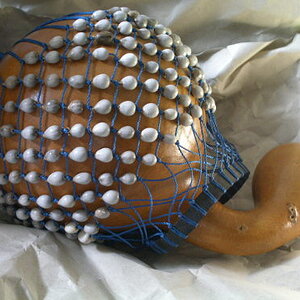 Löchrige Shekere.jpg