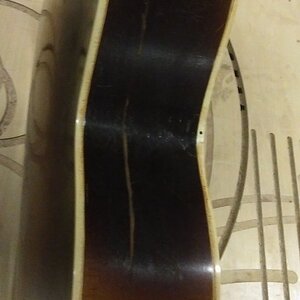 05,1 Riss in der Zarge (2).jpg