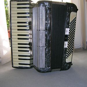 Meine-Hohner-Tango-M-II-2.jpg
