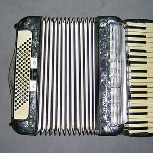 Meine-Hohner-Tango-M-II-5.jpg