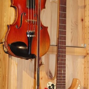 A-Geige mit K&K Big Shot und Selbstbau-E-Gitarre mit HB-T-Piezos.jpg