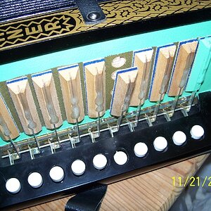 HohnerHA114-Federbruch 001.JPG