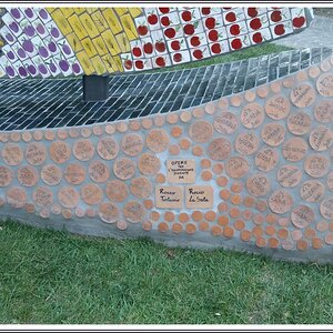 20170429_192129 Rsig Budrio Okarinadenkmal.jpg