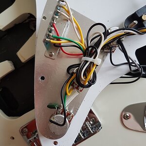 Squier Bullet Strat HT 001_K.jpg