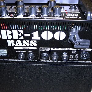 Roland-Cube-100-Bass_4.jpg