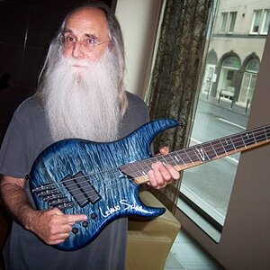 Lee & mein Bass kl.jpg