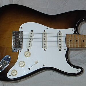 fender-strat-1956refi-sb-bo.jpg