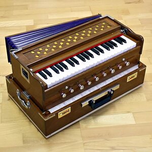 Harmonium-Classic-Brown-01._W640_.jpg