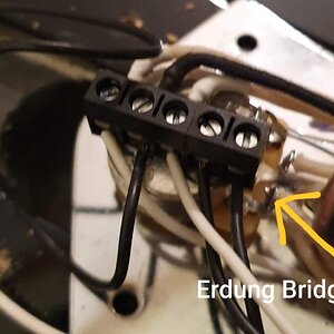 kabelklemme jazz bass.jpg