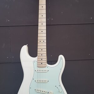 Fender Deluxe Roadhouse Stratocaster 01_K.jpg