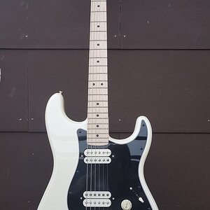 Squier Contemporary Strat HH 002_K.jpg