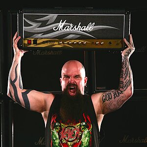 Kerry-King-with-Marshall-JCM-800-2203.jpg