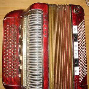 Hohner Norma VI S kompriniert.JPG
