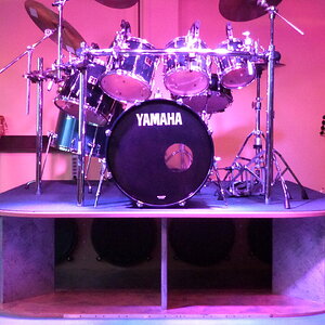 Drumriser-Subwoofer.JPG