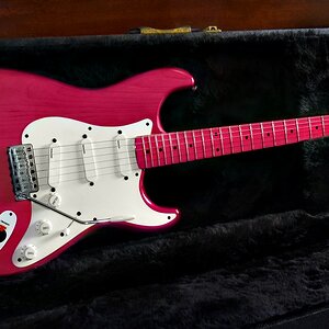 DiMarzio Strat Neon Pink Cellophane low res.jpg