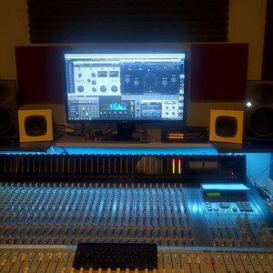 Gesamtansicht mit Pucks.jpg