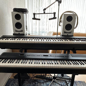 Yamaha P-525 & Roland FP-30 2.jpg