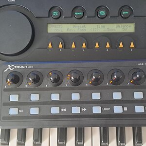 behringer_ys200.jpg
