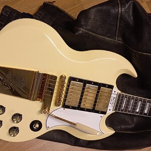 94 Gibson Les Paul SG Custom 63 Reissue Maestro Vibrola white 56.jpg