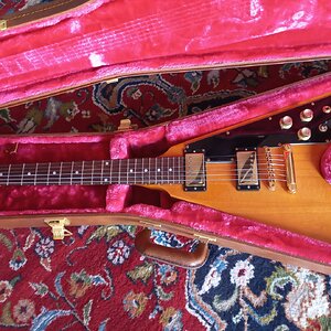 110 Gibson Flying V Antique Natural 2022 04.jpg