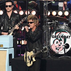 green-day-super-bowl-020826-2-8b6cc39689ef43878783629d8996b3b7.jpg