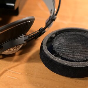 5 Kopfhörer Ohrpolster auf Grundplatte.JPG