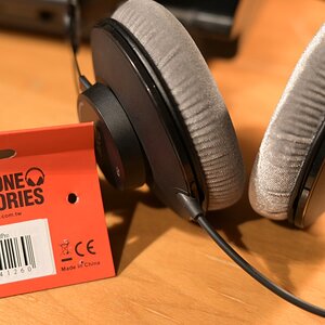 AKG K-52 - Superlux HD-660 Pro Ear Pads Velour.JPG