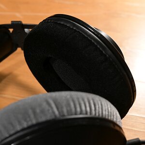 AKG K-52 - Superlux Ear Pads Velour HD-660 Pro vs HD-681 1.JPG