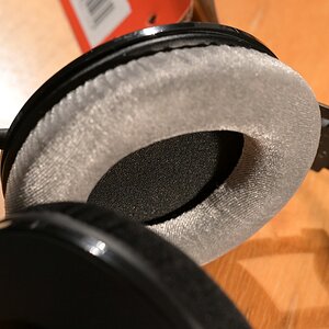 AKG K-52 - Superlux Ear Pads Velour HD-660 Pro vs HD-681 2.JPG