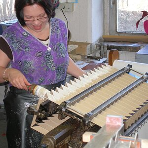 faszinierende Geschicklichkeit - Balgherstellung.jpg