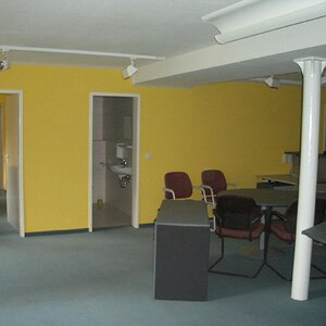 Blick vom Gewerberaum in WC und TeekÃ¼che.jpg