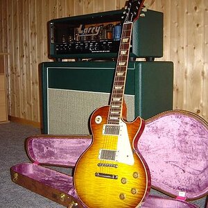 Larry British Purist + Mojo 2x12 Bluesbreaker Box mit Celestion AlNiCo Gold Speakern bestückt.

Gitarre ist eine Gibson Custom Shop 1959 Les Paul VOS.

Die perfekte Kombination!