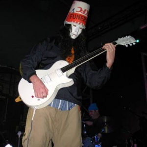Buckethead mit seiner weißen Gibson *schlabber*