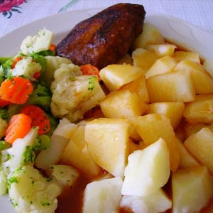 Kaisergemüse mit Kartoffeln und einen Veggie-Hacksteak