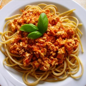 Vollkorn-Spaghetti mit Tofu-Bolognese :>

http://www.attilahildmann.com/spaghetti_bolognese_rezept/spaghetti_bolognese_rezept.htm