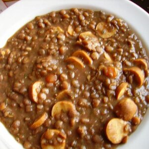 Linseneintopf mit Tofu-Wiener