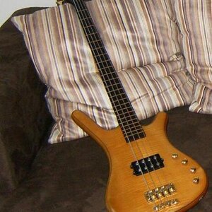 Warwick Corvette F.N.A. BJ 97

Review: http://www.musiker-board.de/vb/reviews/172037-bass-warwick-corvette-f-n.html