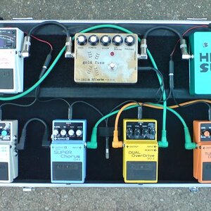 Effektboard6
Heulsuse (Wah als Filter) > Goldfuzz > TU2 > SD2 > DS2 > CH1 > DD7