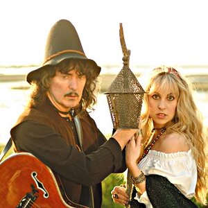 Ritchie Blackmore & Candice Night

oder

Blackmore's Night