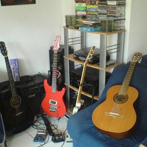Fender, Ibanez, Yamaha, Akku (Handgefertigt) (v.l.n.rechts)