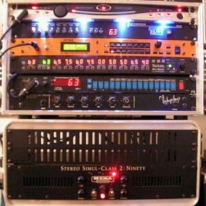 [...das aktuelle Setup...]

Behringer BTR2000
Rolls RFX RP93s
Boss GX-700
Mesa/Boogie TriAxis
ADA MP-1 Mod 3.666
PCL/Vintage Amp MK.III U.K.
Mesa/Boogie 2:Ninety