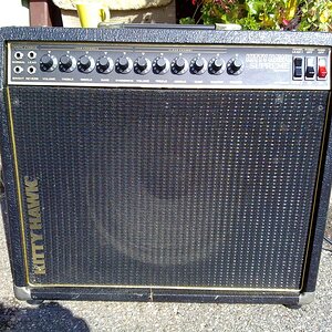 Kitty Hawk Supreme Counterpoint.

Nicht so brutal wie mein Supreme I
trotzdem: Killertone

(an ein junges Talent abgegeben der mehr Tone aus dem Ding holt als ich)
http://www.youtube.com/user/Rampensau99