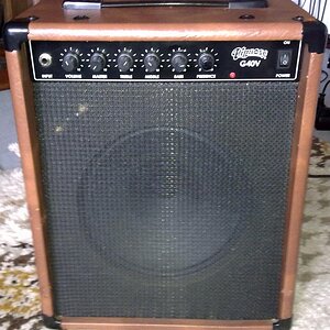 Pignose G40V

2x6L6 und Bassman Sound im 10" Gehäuse.
Viel Soul und viel Spaß, aber auch weg.
Vielleicht bereue ich das mal