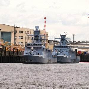 Werft Blohm & Voss Militärschiffbau, 2 fast fertige Fregatten