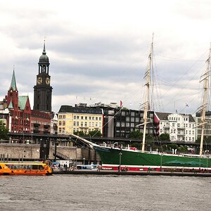 alter Segler Rickmer Rickmers am Baumwall bei den Landungsbrücken