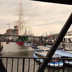 An den Landungsbrücken